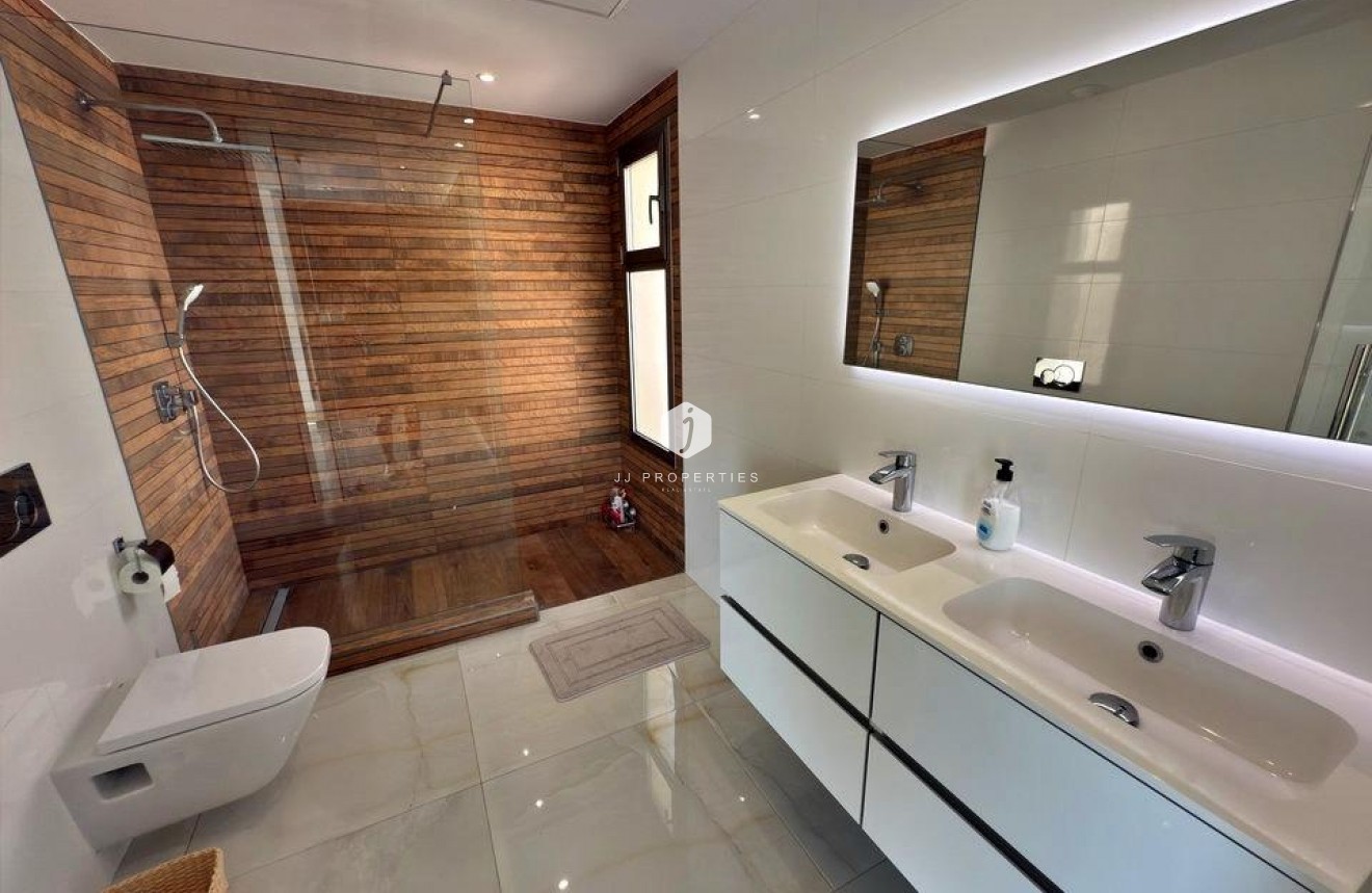 Resale - Villa -
Orihuela Costa - Villamartín