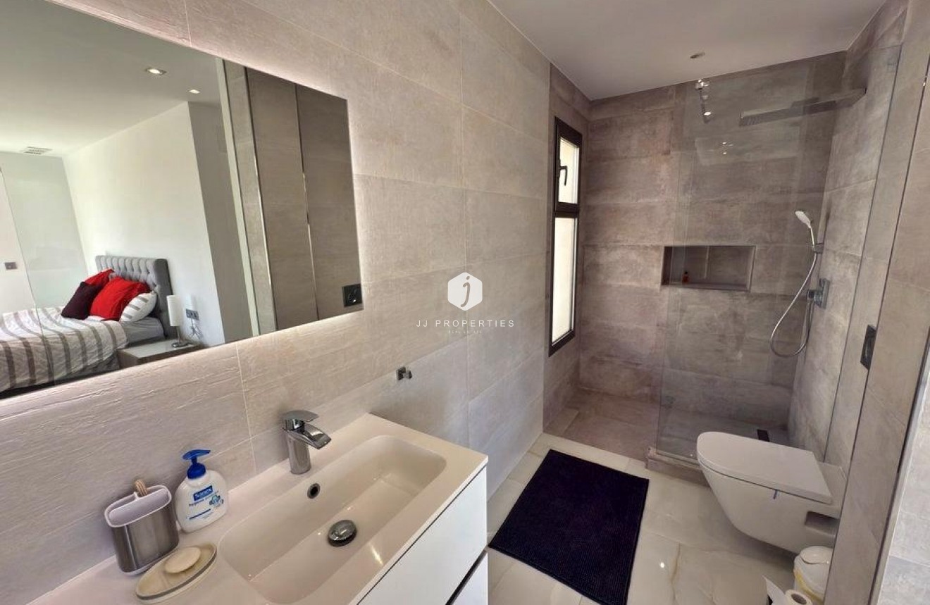 Resale - Villa -
Orihuela Costa - Villamartín