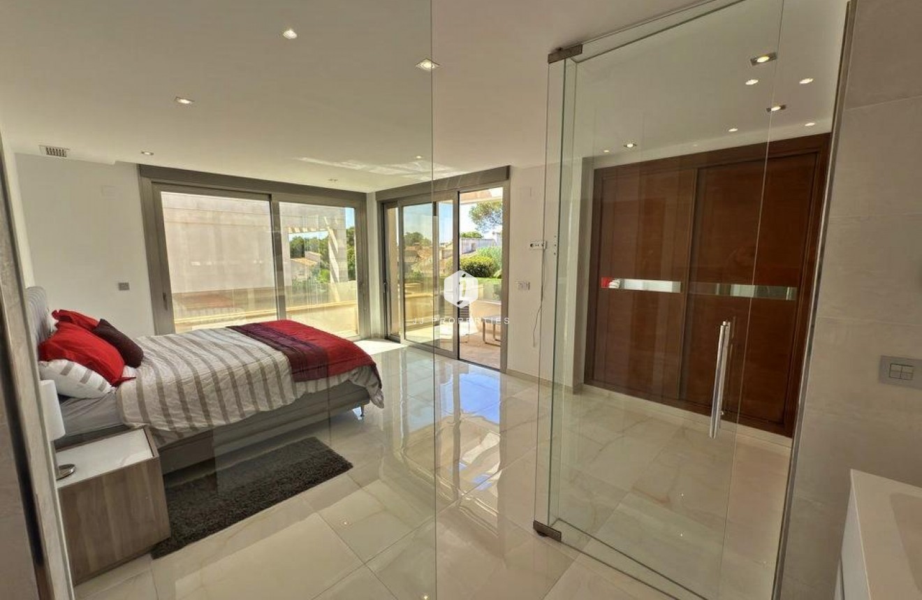 Resale - Villa -
Orihuela Costa - Villamartín