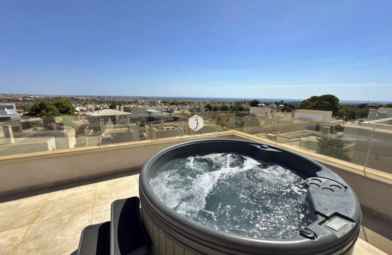 Resale - Villa -
Orihuela Costa - Villamartín