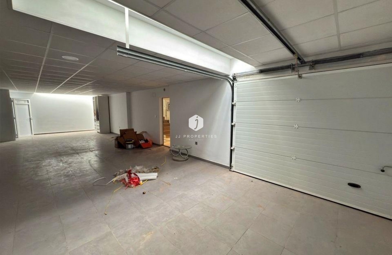 Resale - Villa -
Orihuela Costa - Villamartín