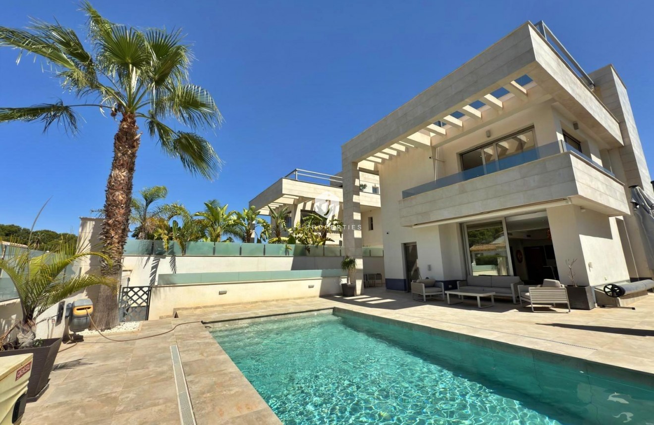 Resale - Villa -
Orihuela Costa - Villamartín