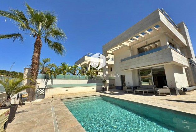 Resale - Villa -
Orihuela Costa - Villamartín