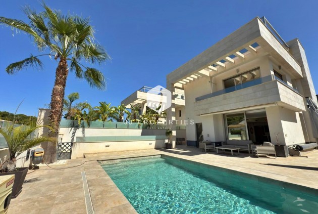 Resale - Villa -
Orihuela Costa - Villamartín