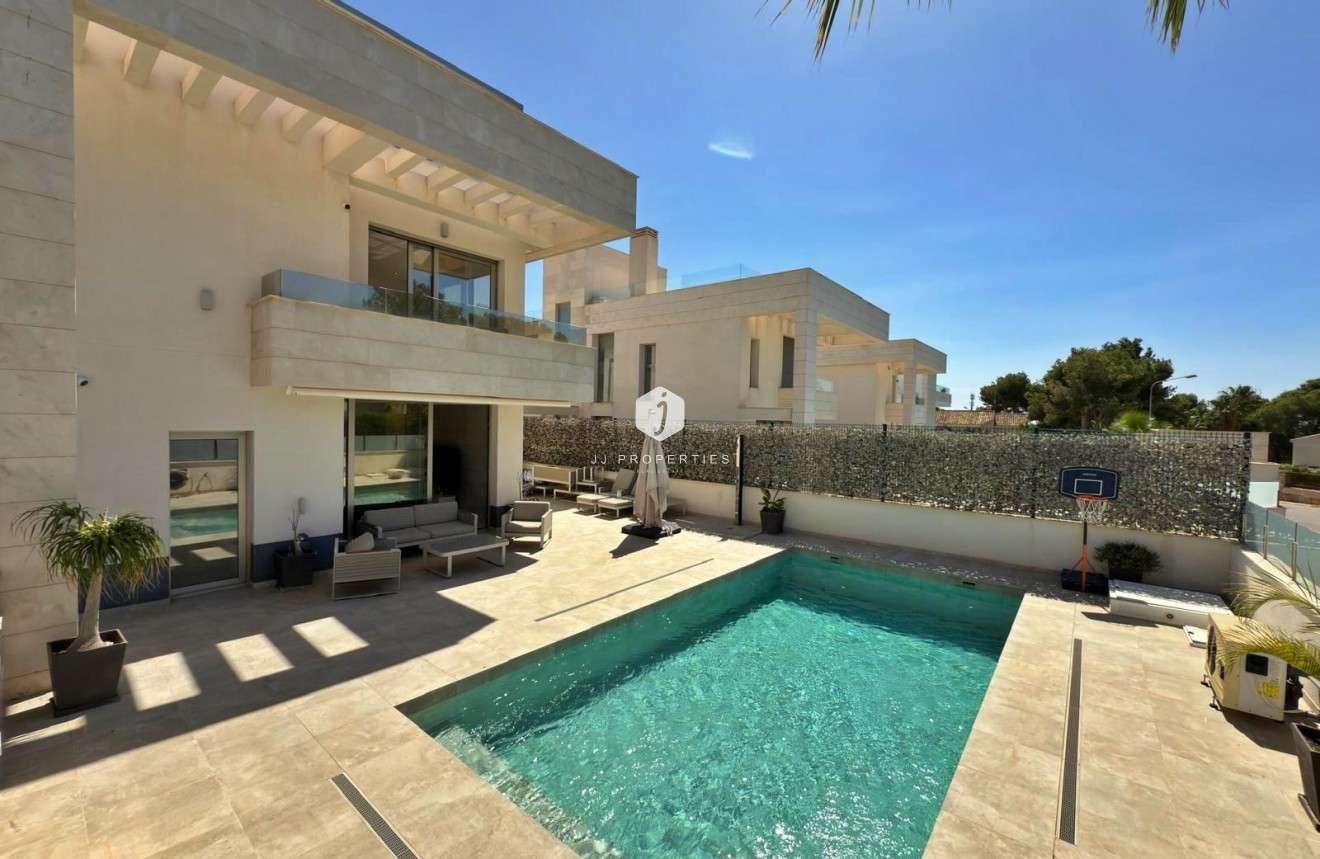 Resale - Villa -
Orihuela Costa - Villamartín