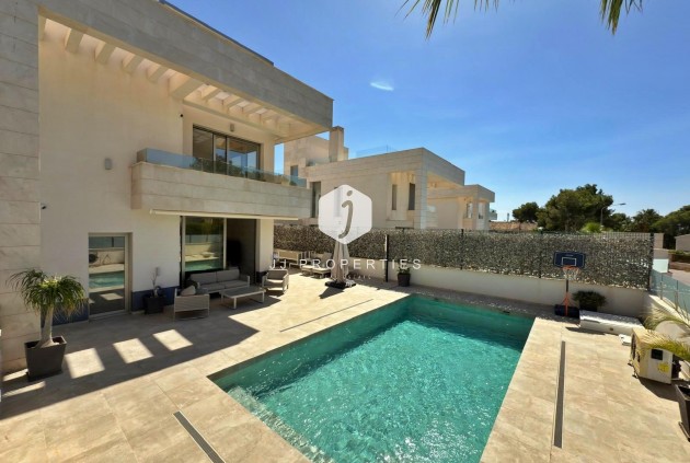 Resale - Villa -
Orihuela Costa - Villamartín