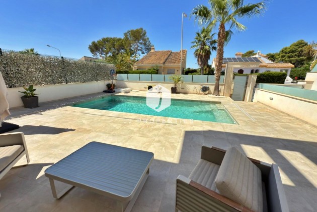 Resale - Villa -
Orihuela Costa - Villamartín