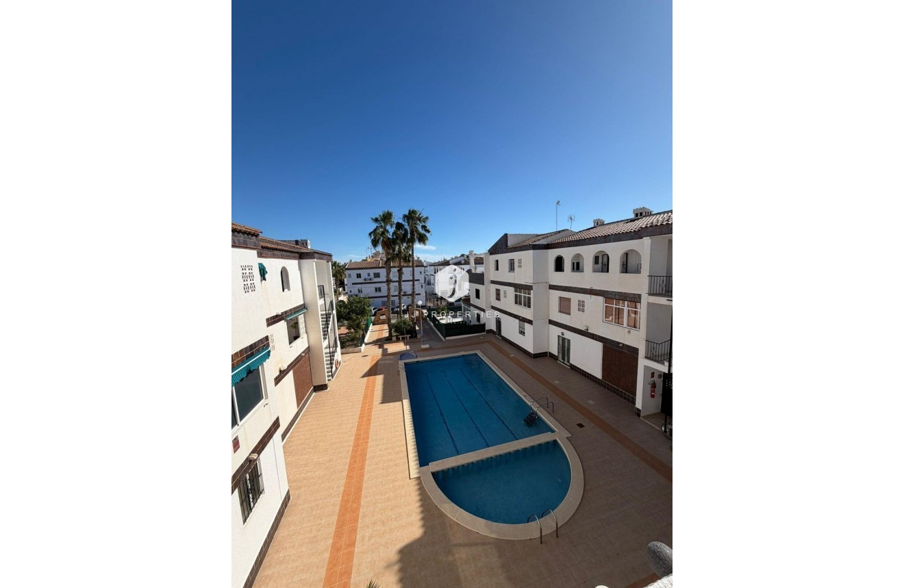 Z drugiej ręki - Mieszkanie w bloku -
Torrevieja - Punta prima