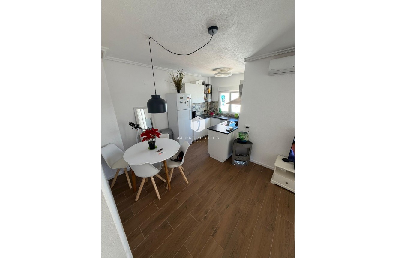 Z drugiej ręki - Mieszkanie w bloku -
Torrevieja - Punta prima