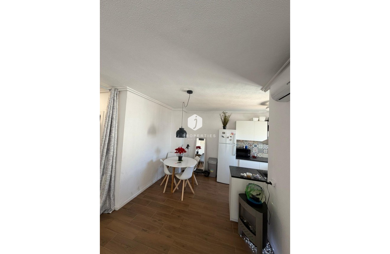 Z drugiej ręki - Mieszkanie w bloku -
Torrevieja - Punta prima