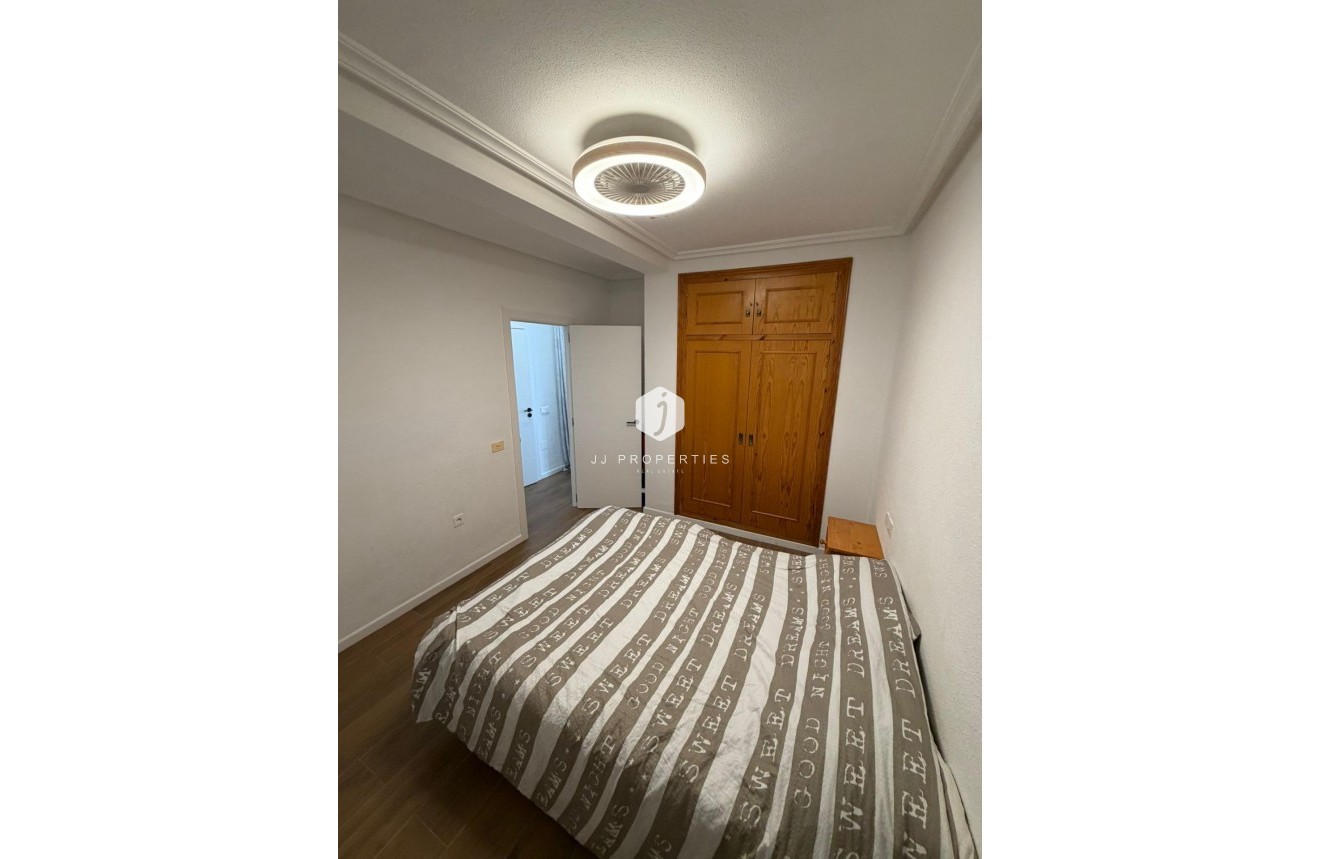 Z drugiej ręki - Mieszkanie w bloku -
Torrevieja - Punta prima