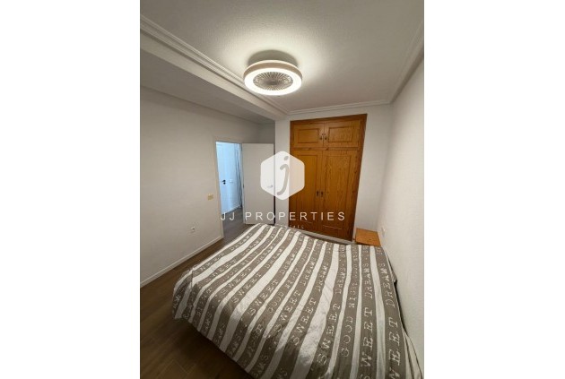 Z drugiej ręki - Mieszkanie w bloku -
Torrevieja - Punta prima