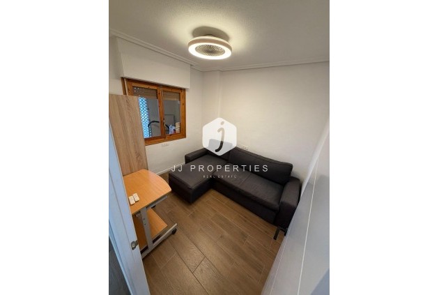 Z drugiej ręki - Mieszkanie w bloku -
Torrevieja - Punta prima