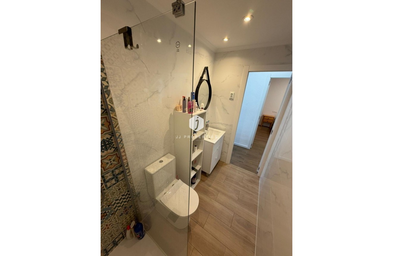 Z drugiej ręki - Mieszkanie w bloku -
Torrevieja - Punta prima