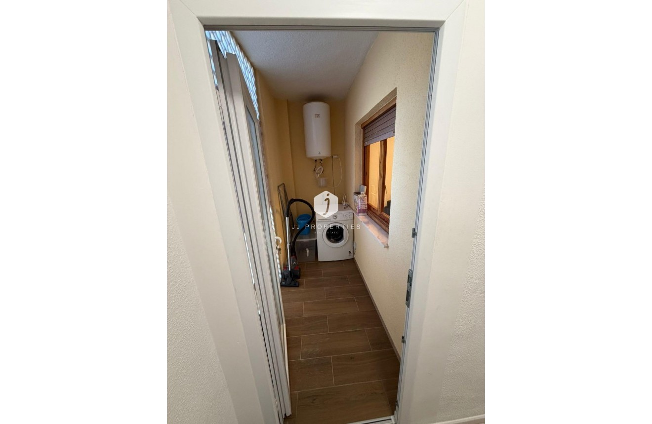 Z drugiej ręki - Mieszkanie w bloku -
Torrevieja - Punta prima