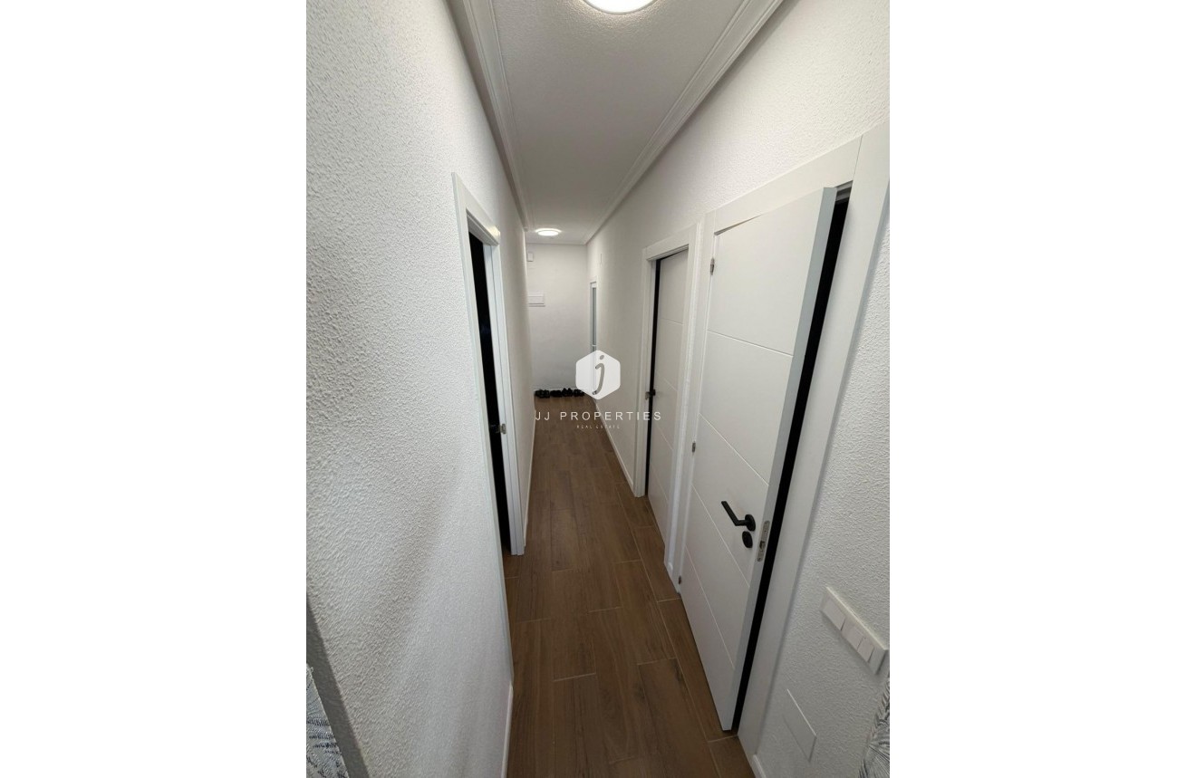 Z drugiej ręki - Mieszkanie w bloku -
Torrevieja - Punta prima