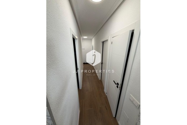 Z drugiej ręki - Mieszkanie w bloku -
Torrevieja - Punta prima