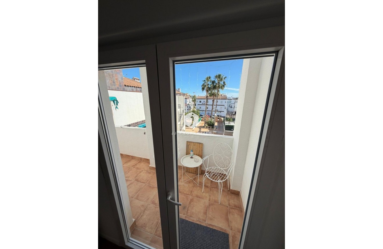 Z drugiej ręki - Mieszkanie w bloku -
Torrevieja - Punta prima