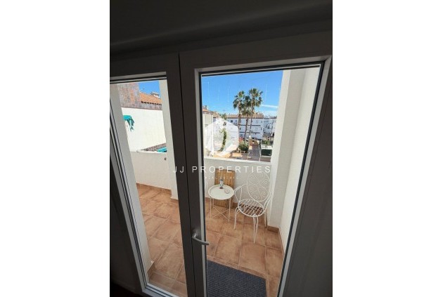 Z drugiej ręki - Mieszkanie w bloku -
Torrevieja - Punta prima