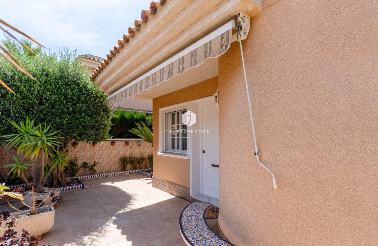 Resale - Villa -
Torrevieja - Los Balcones - Los Altos del Edén
