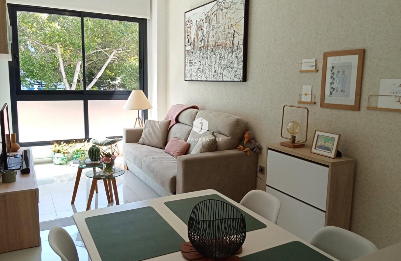 Aus zweiter Hand - Wohnung -
Torrevieja - Estacion de autobuses