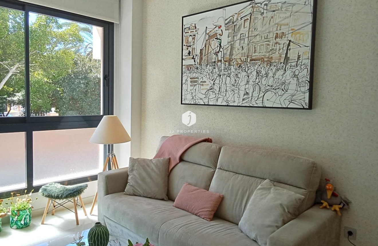 Aus zweiter Hand - Wohnung -
Torrevieja - Estacion de autobuses