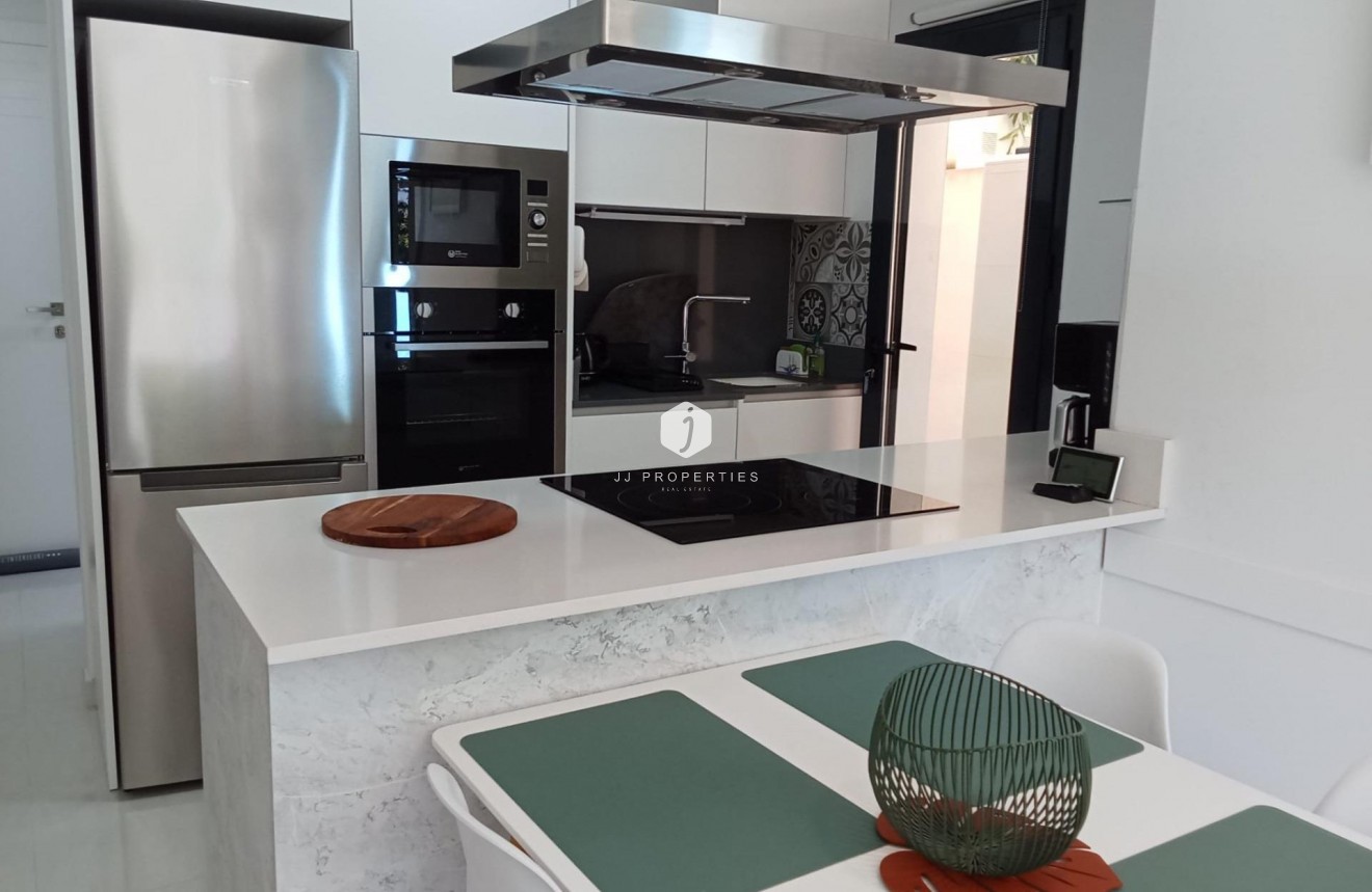 Aus zweiter Hand - Wohnung -
Torrevieja - Estacion de autobuses