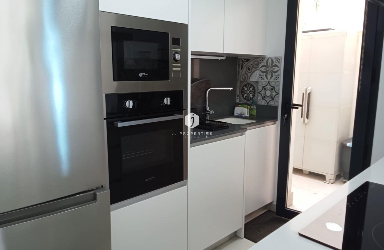 Aus zweiter Hand - Wohnung -
Torrevieja - Estacion de autobuses