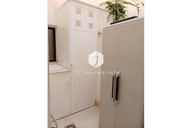 Aus zweiter Hand - Wohnung -
Torrevieja - Estacion de autobuses