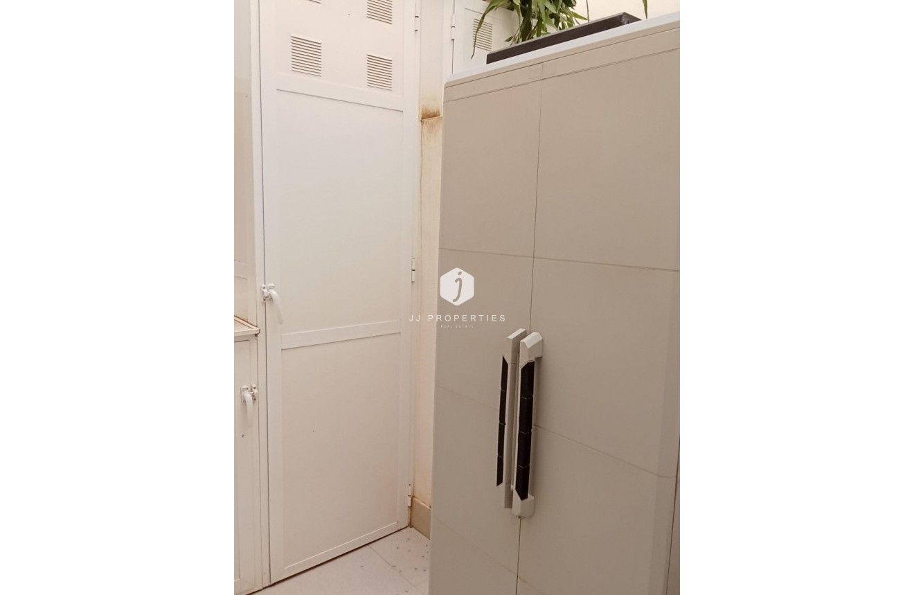 Aus zweiter Hand - Wohnung -
Torrevieja - Estacion de autobuses