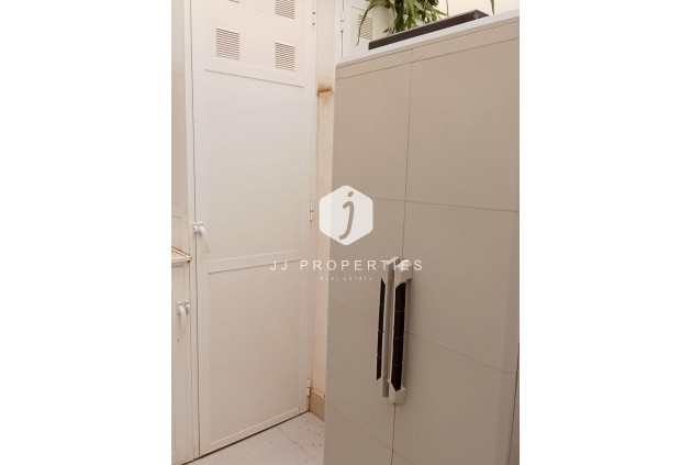 Aus zweiter Hand - Wohnung -
Torrevieja - Estacion de autobuses