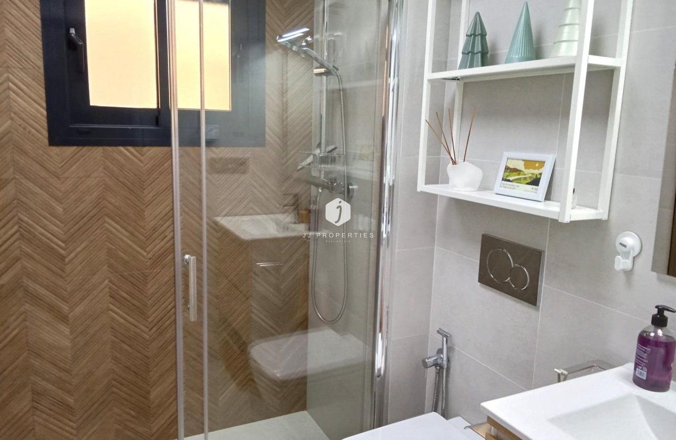 Aus zweiter Hand - Wohnung -
Torrevieja - Estacion de autobuses