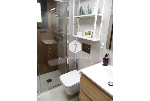 Aus zweiter Hand - Wohnung -
Torrevieja - Estacion de autobuses