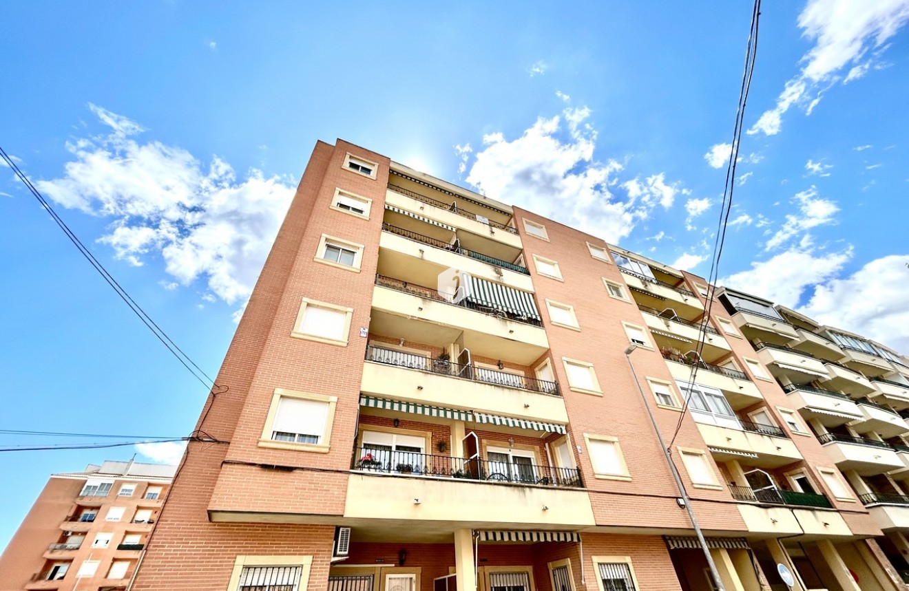 Z drugiej ręki - Mieszkanie w bloku -
Almoradí - Inland