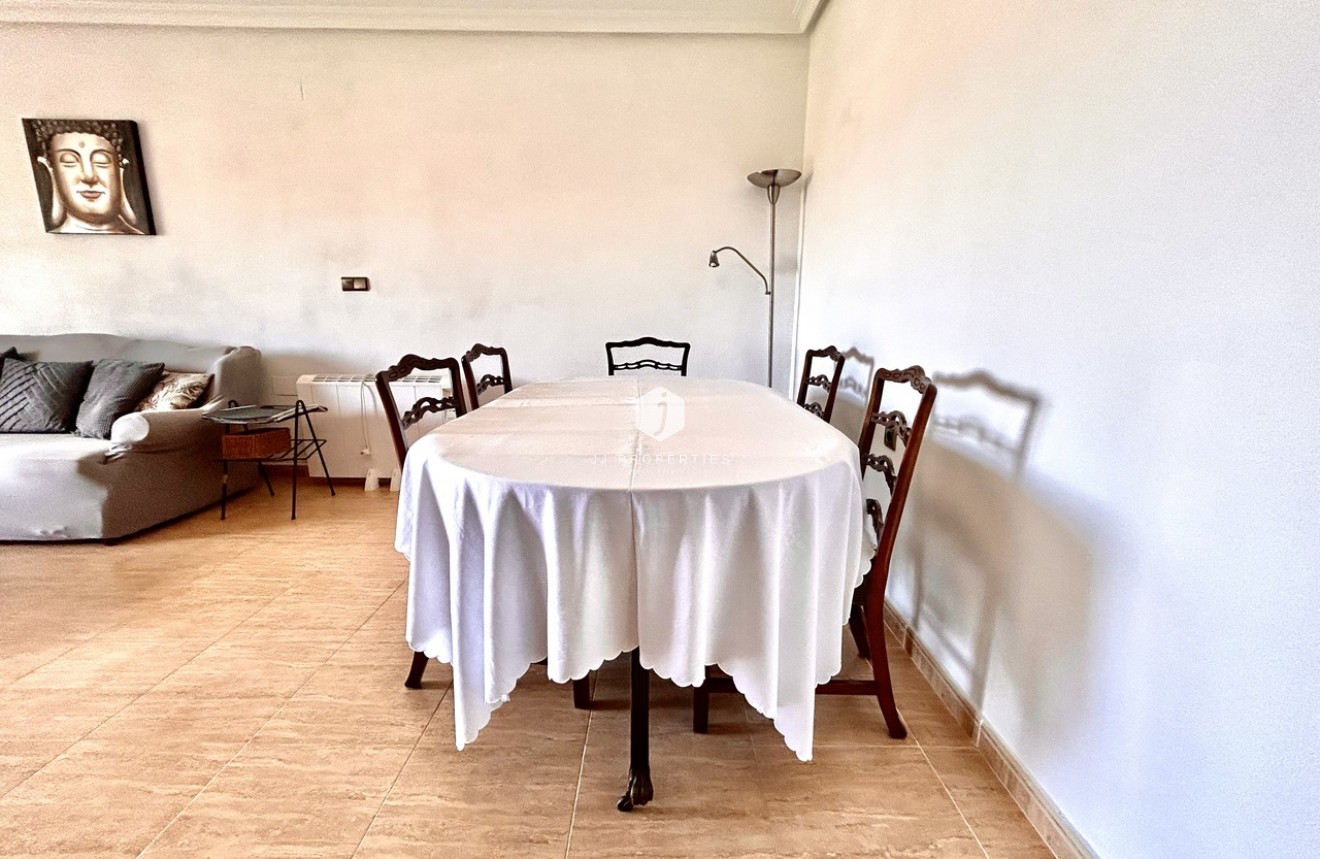 Z drugiej ręki - Mieszkanie w bloku -
Almoradí - Inland