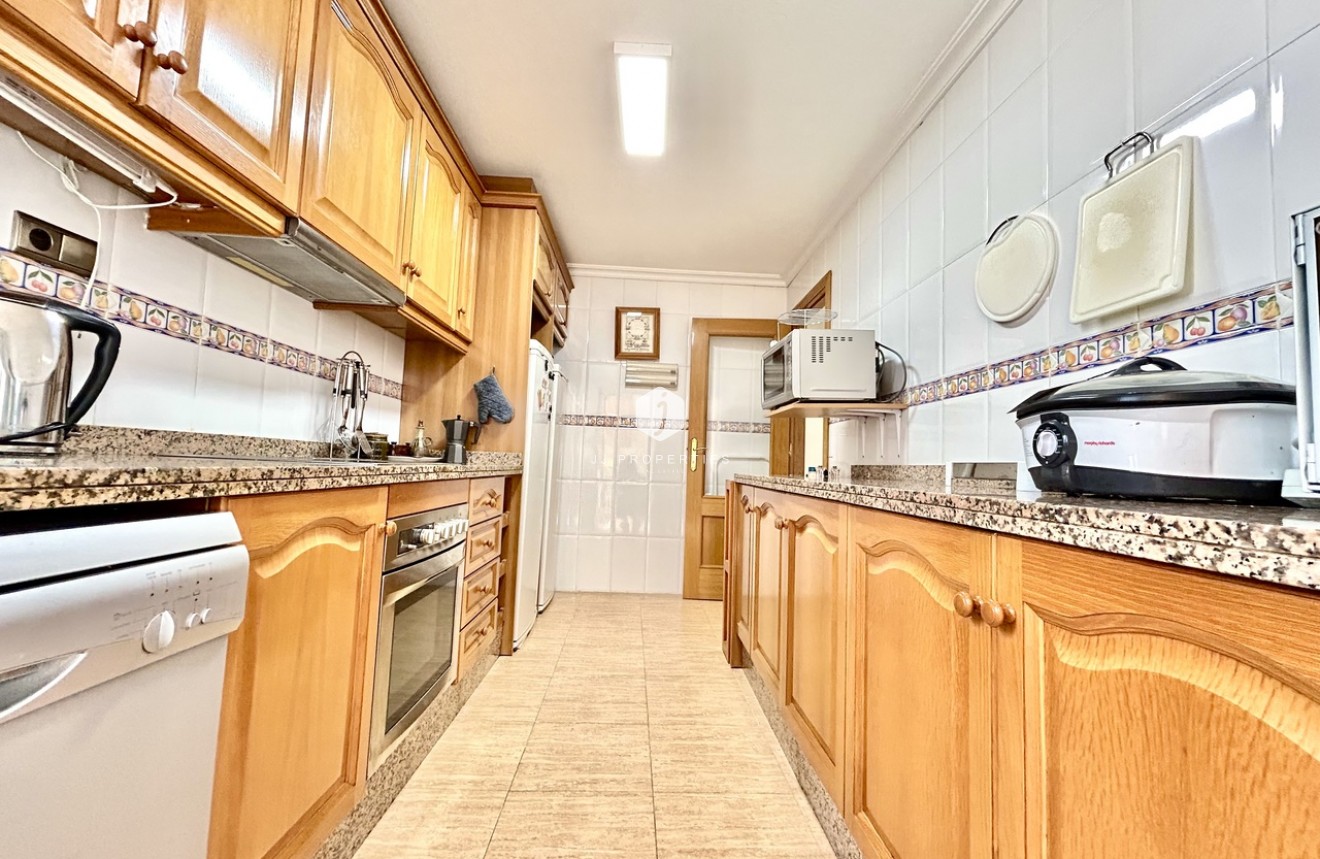 Z drugiej ręki - Mieszkanie w bloku -
Almoradí - Inland