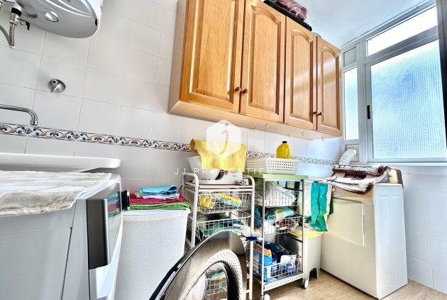 Z drugiej ręki - Mieszkanie w bloku -
Almoradí - Inland