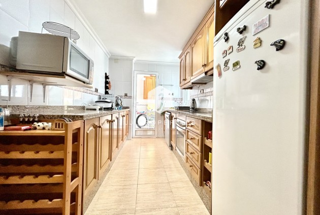 Z drugiej ręki - Mieszkanie w bloku -
Almoradí - Inland