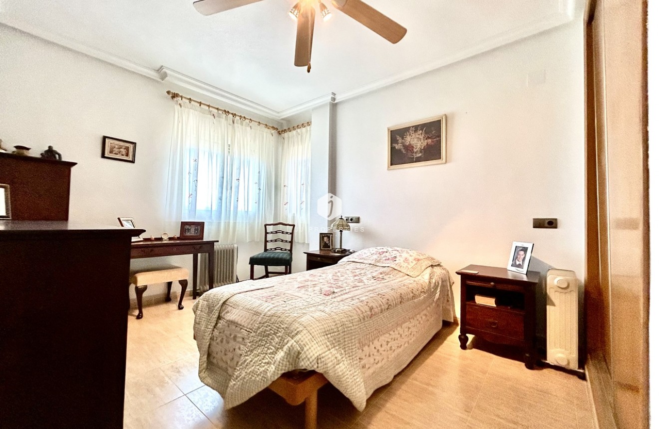 Z drugiej ręki - Mieszkanie w bloku -
Almoradí - Inland