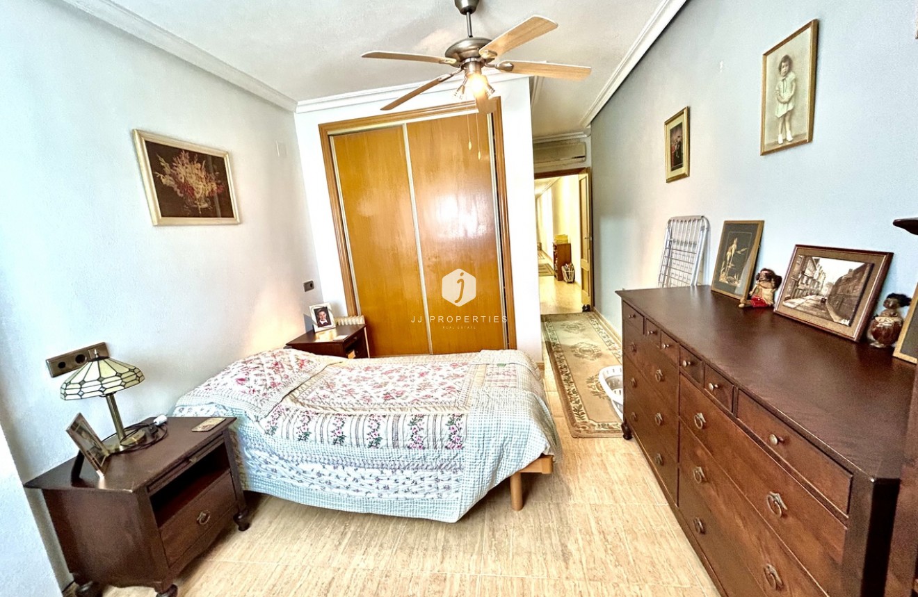 Z drugiej ręki - Mieszkanie w bloku -
Almoradí - Inland