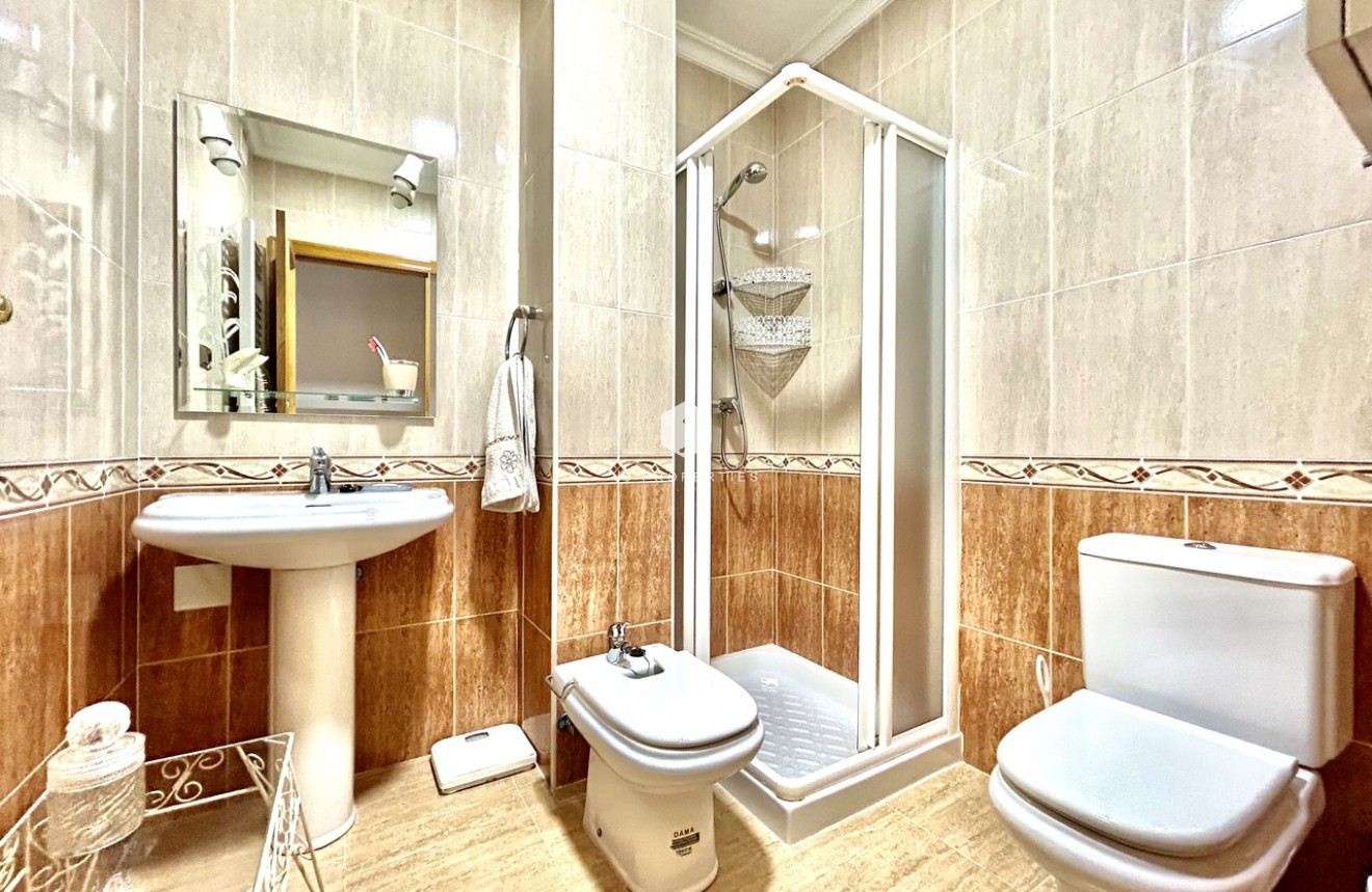 Z drugiej ręki - Mieszkanie w bloku -
Almoradí - Inland