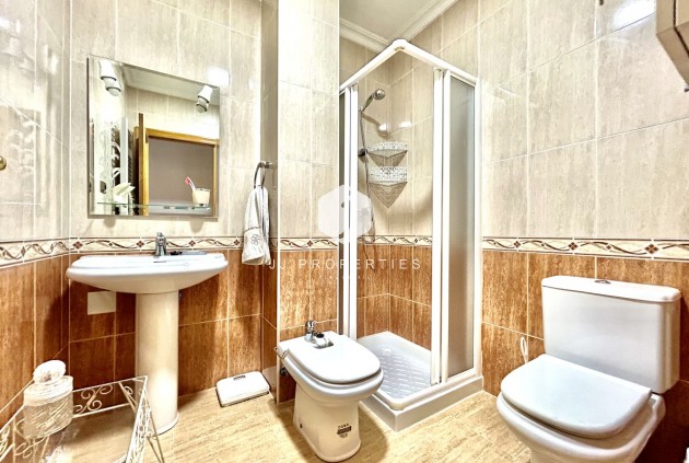 Z drugiej ręki - Mieszkanie w bloku -
Almoradí - Inland