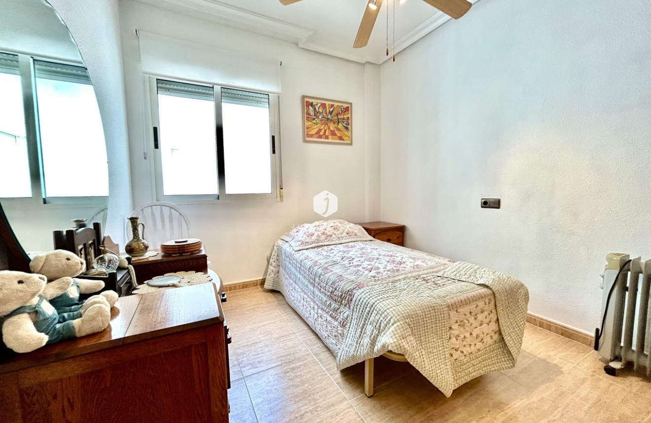 Z drugiej ręki - Mieszkanie w bloku -
Almoradí - Inland