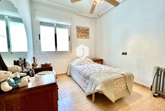 Z drugiej ręki - Mieszkanie w bloku -
Almoradí - Inland