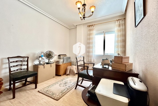 Z drugiej ręki - Mieszkanie w bloku -
Almoradí - Inland