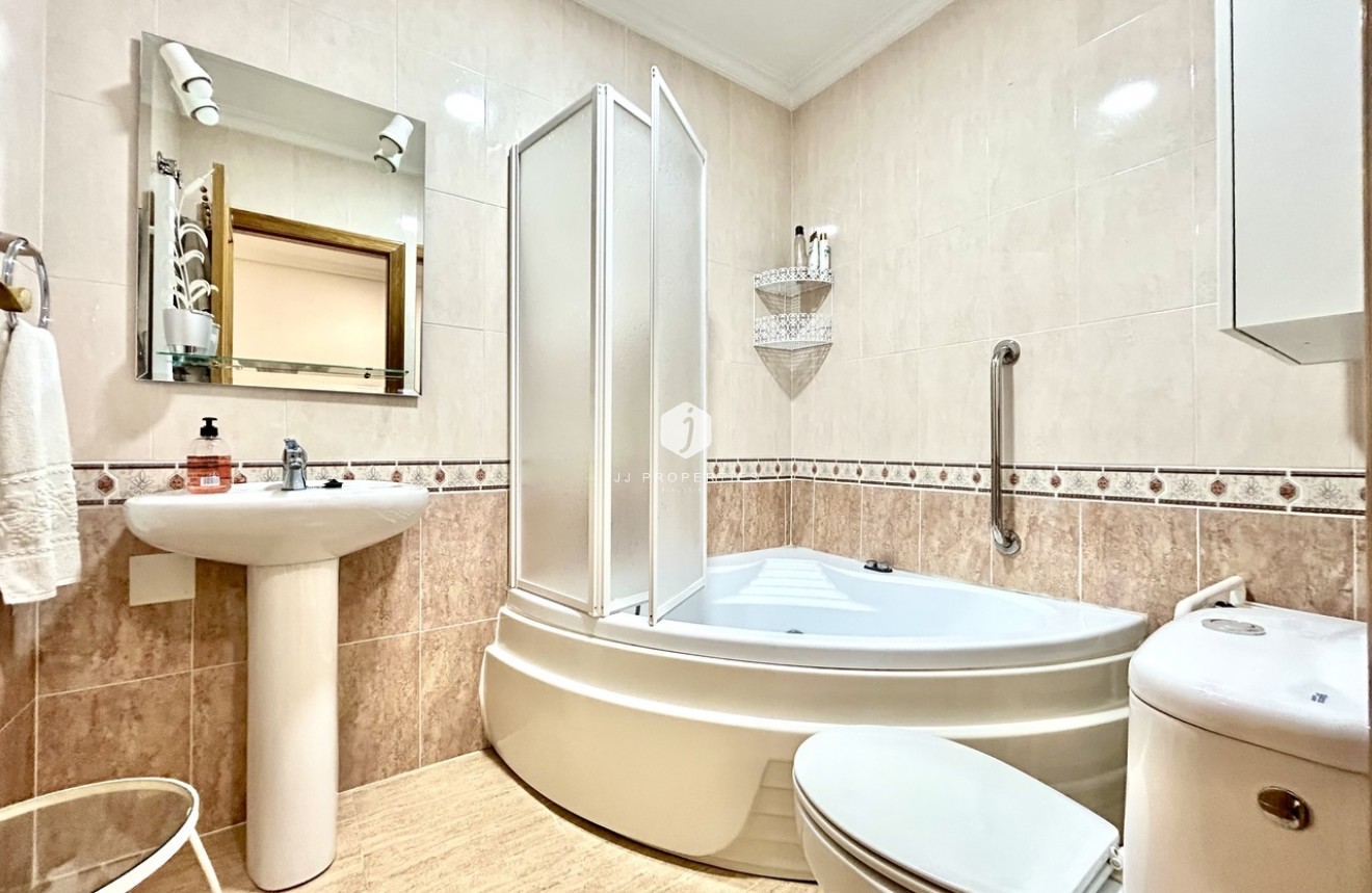 Z drugiej ręki - Mieszkanie w bloku -
Almoradí - Inland