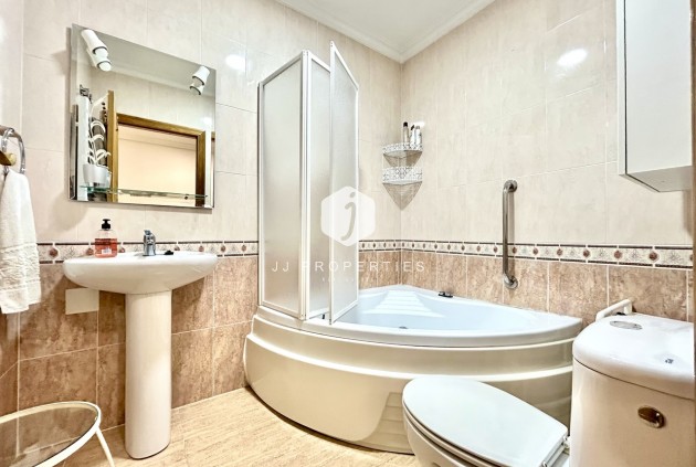 Z drugiej ręki - Mieszkanie w bloku -
Almoradí - Inland