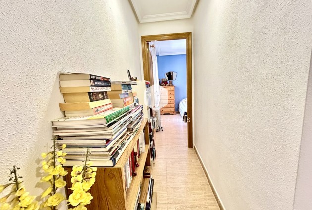 Z drugiej ręki - Mieszkanie w bloku -
Almoradí - Inland