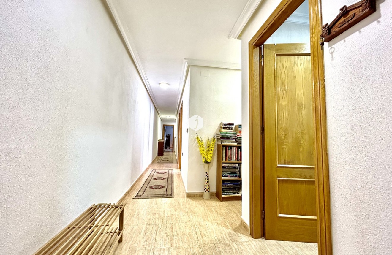 Z drugiej ręki - Mieszkanie w bloku -
Almoradí - Inland