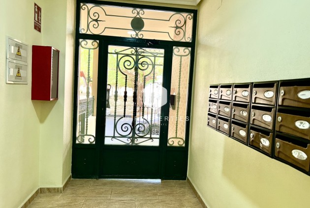 Z drugiej ręki - Mieszkanie w bloku -
Almoradí - Inland